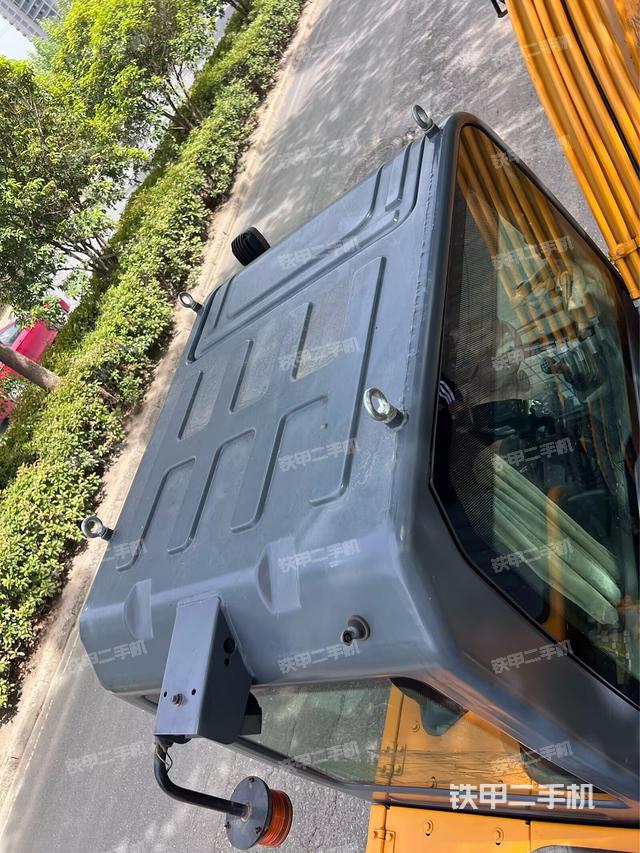 駕駛室頂部(整機外觀) 駕駛室頂部(整機外觀)