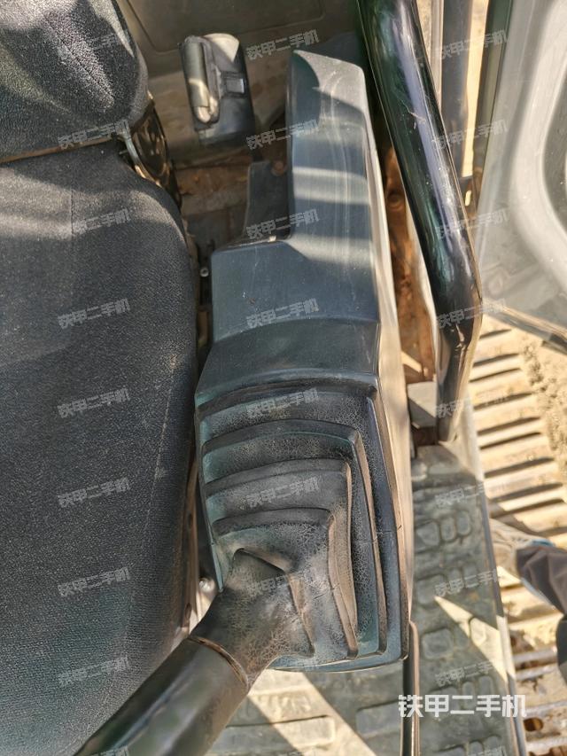 座椅左側(cè)控制臺/音響/含左手柄（駕駛室部分）