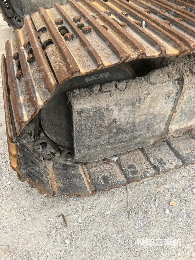 左驅(qū)動輪（行走機構(gòu)）