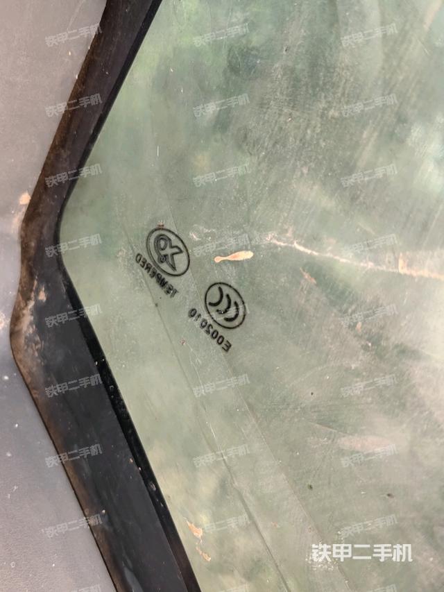 后窗玻璃角標（駕駛室部分）