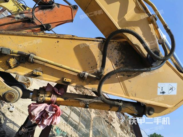 小臂整體左后(工作和回轉(zhuǎn)裝置) 小臂整體左后(工作和回轉(zhuǎn)裝置)