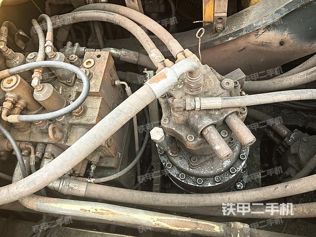 回转马达和主控阀（整机外观）