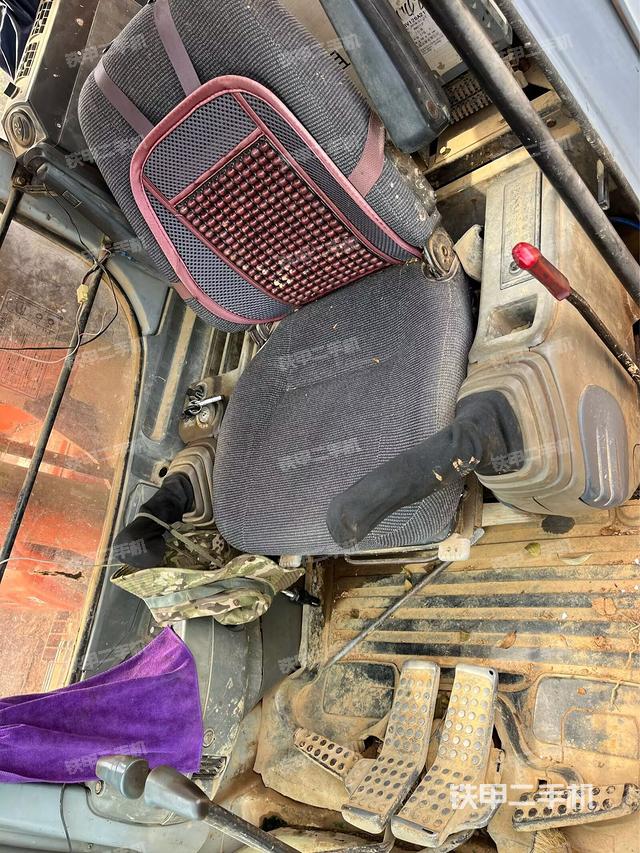 駕駛室整體（整機外觀）