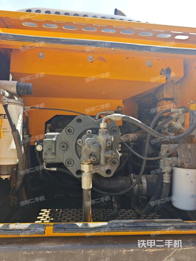 液壓泵艙室正面整體(整機(jī)外觀) 液壓泵艙室正面整體(整機(jī)外觀)