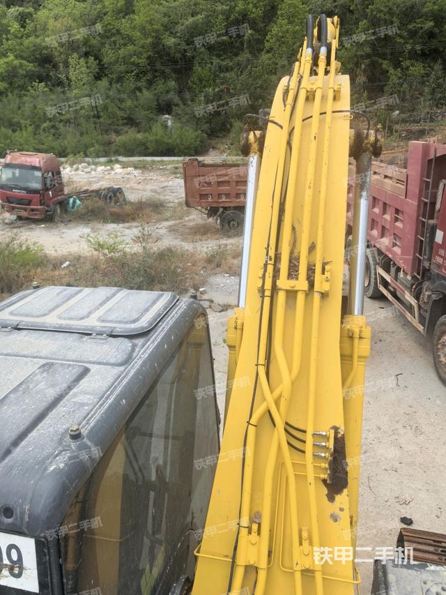 大臂背部俯視（工作和回轉(zhuǎn)裝置）