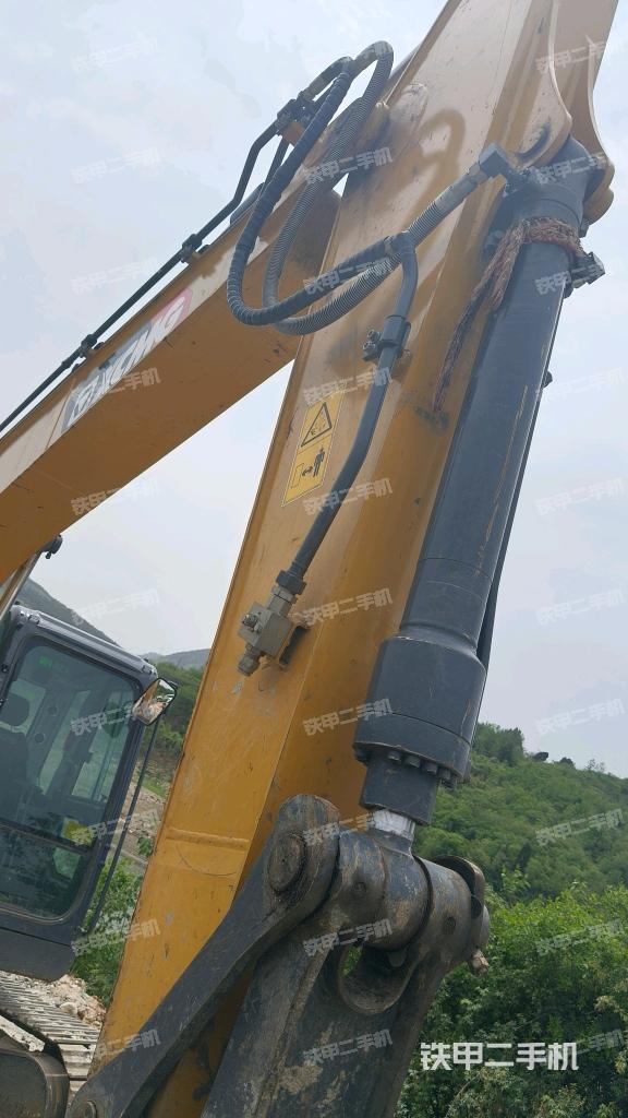 大臂油缸整體?豎拍(工作和回轉(zhuǎn)裝置) 大臂油缸整體?豎拍(工作和回轉(zhuǎn)裝置)