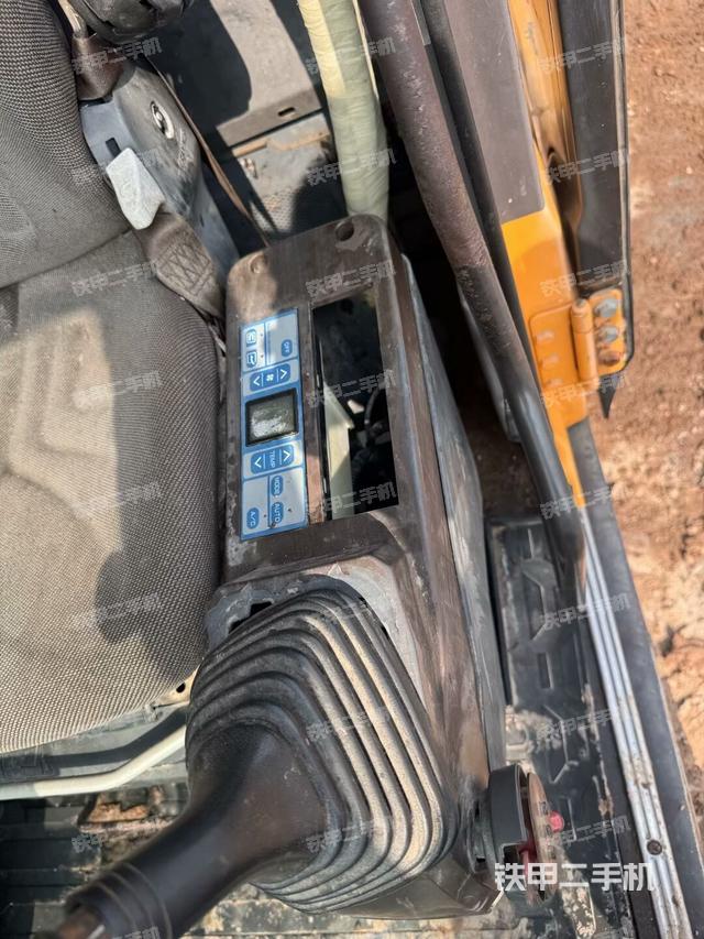 座椅左側(cè)控制臺/音響/含左手柄（駕駛室部分）