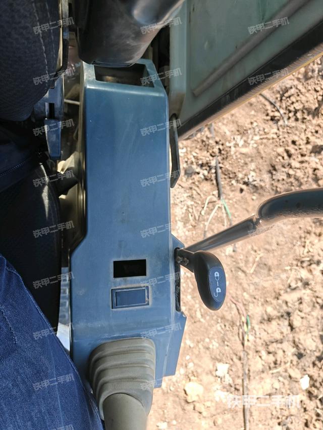 座椅左側(cè)控制臺(tái)/音響/含左手柄（駕駛室部分）