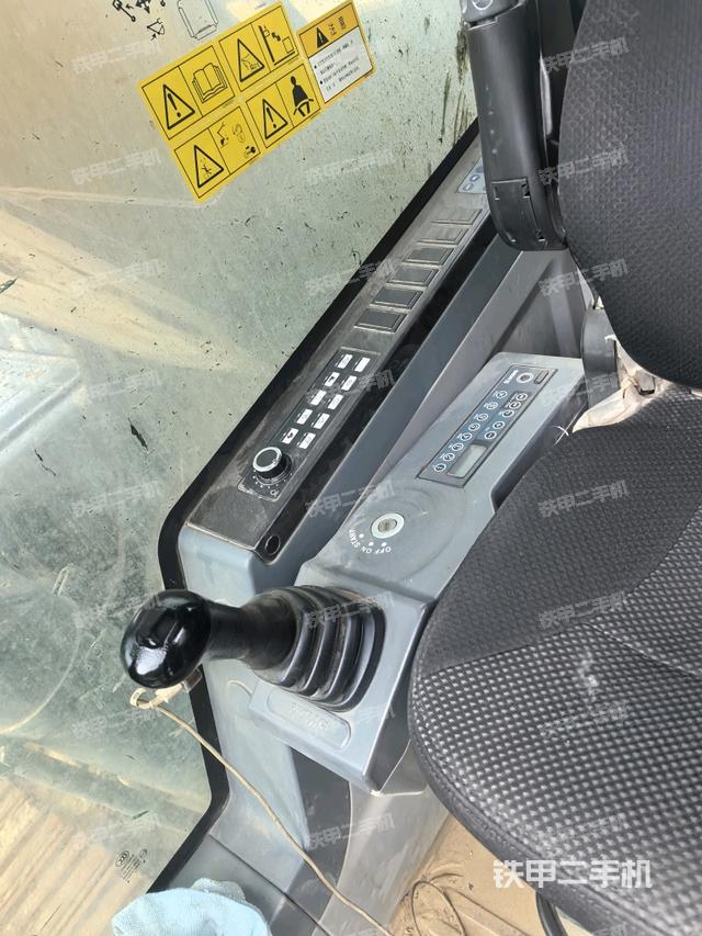 座椅左側(cè)控制臺(tái)/音響/含左手柄（駕駛室部分）