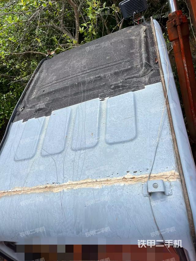 駕駛室頂部（整機外觀）