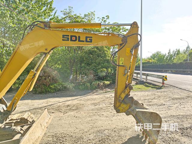 小臂整體右前（工作和回轉(zhuǎn)裝置）