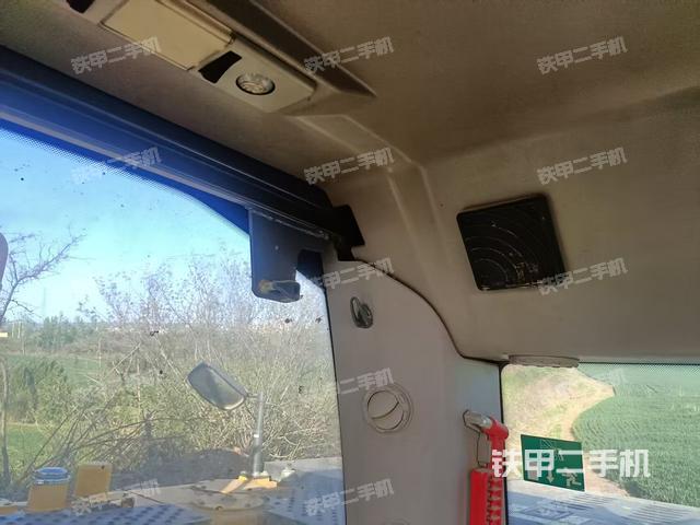 驾驶室顶部（整机外观）