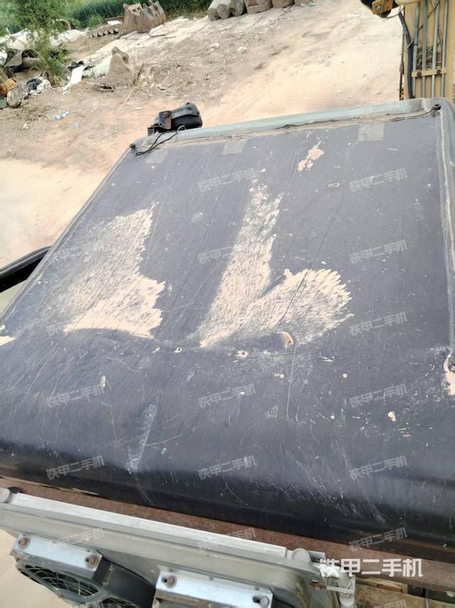 駕駛室頂部（整機外觀）