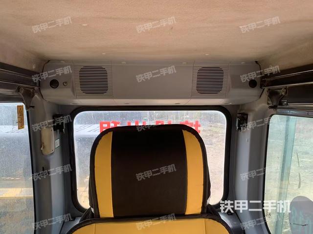 駕駛室頂部(整機外觀) 駕駛室頂部(整機外觀)