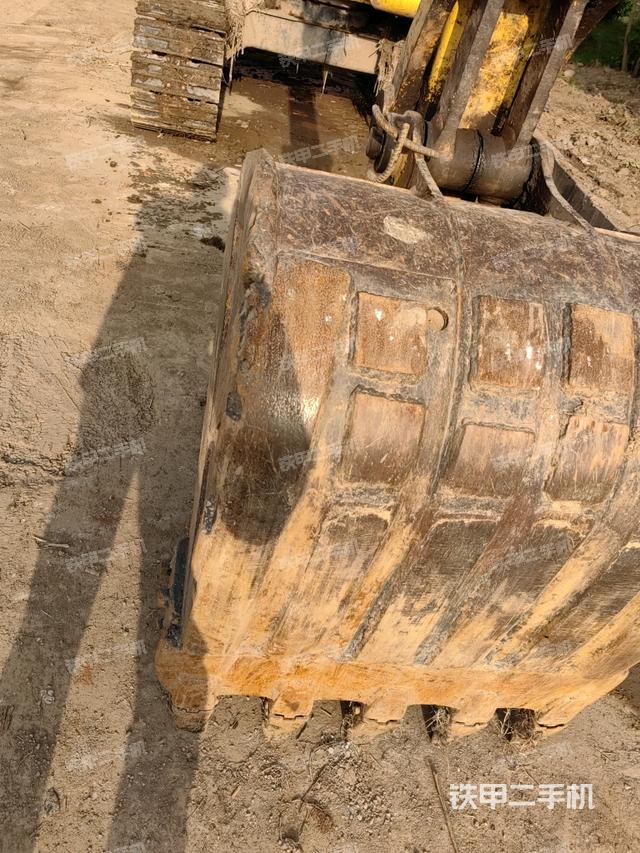 鏟斗右后整體（工作和回轉(zhuǎn)裝置）