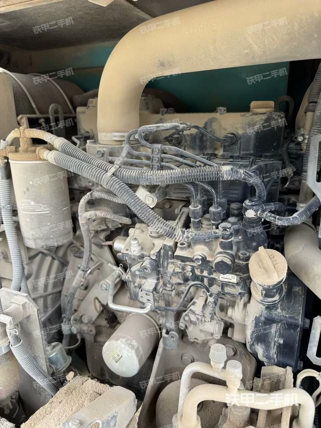 回轉(zhuǎn)馬達(dá)和主控閥(整機(jī)外觀) 回轉(zhuǎn)馬達(dá)和主控閥(整機(jī)外觀)