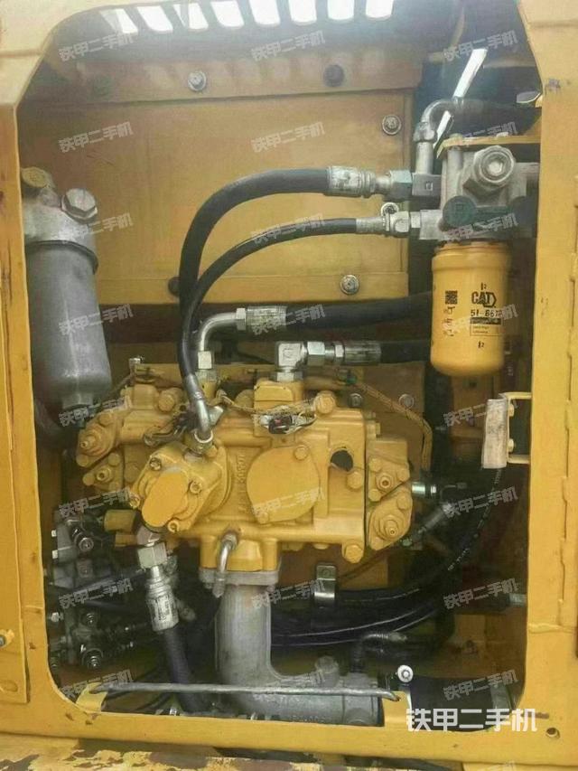 液壓泵艙室正面整體(整機(jī)外觀) 液壓泵艙室正面整體(整機(jī)外觀)