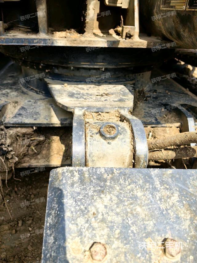 轉盤和下車架正前(工作和回轉裝置) 轉盤和下車架正前(工作和回轉裝置)