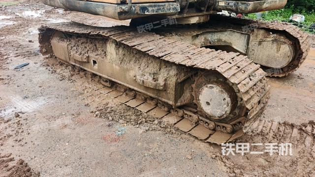 右側(cè)履帶整體(行走機(jī)構(gòu)) 右側(cè)履帶整體(行走機(jī)構(gòu))