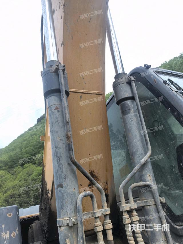 大臂油缸整體?豎拍（工作和回轉(zhuǎn)裝置）