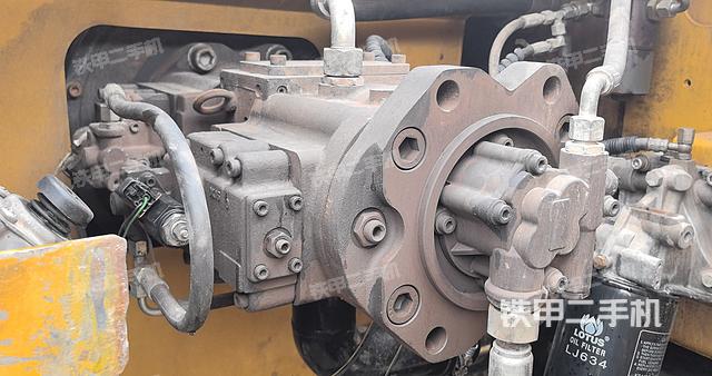 液壓泵艙室正面整體（整機(jī)外觀）