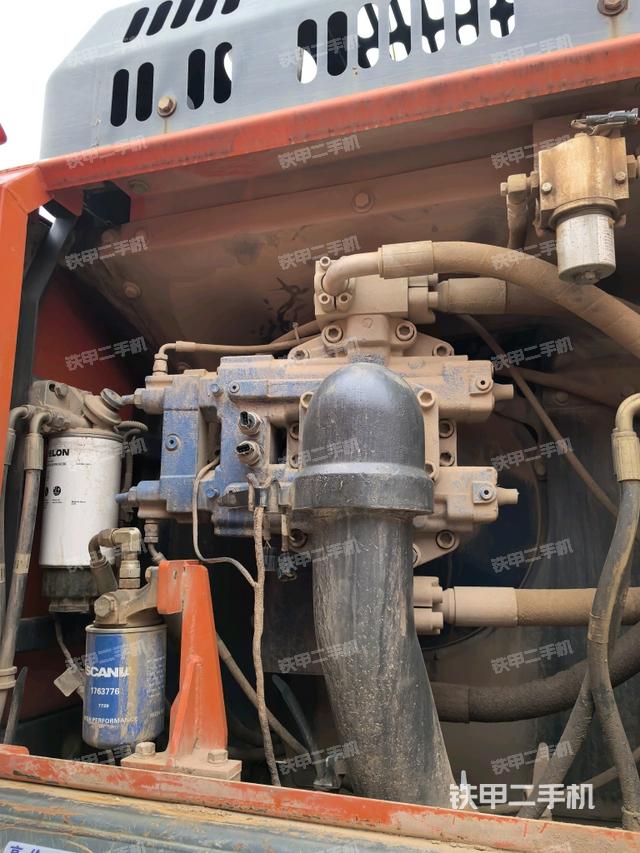 液壓泵艙室正面整體(整機(jī)外觀) 液壓泵艙室正面整體(整機(jī)外觀)