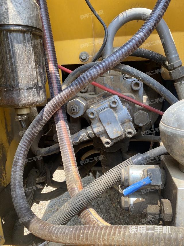 液壓泵艙室正面整體（整機(jī)外觀）