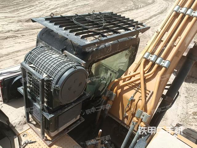 駕駛室頂部（整機外觀）