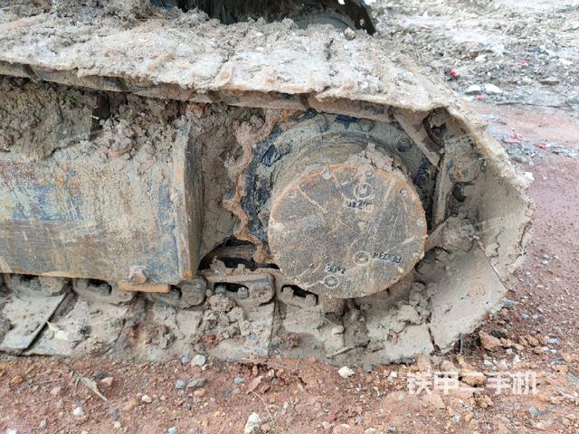 左驅(qū)動輪（行走機(jī)構(gòu)）