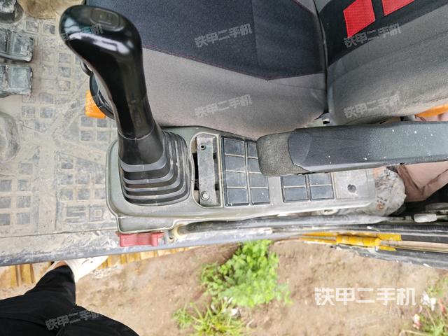 座椅左側(cè)控制臺/音響/含左手柄(駕駛室部分) 座椅左側(cè)控制臺/音響/含左手柄(駕駛室部分)