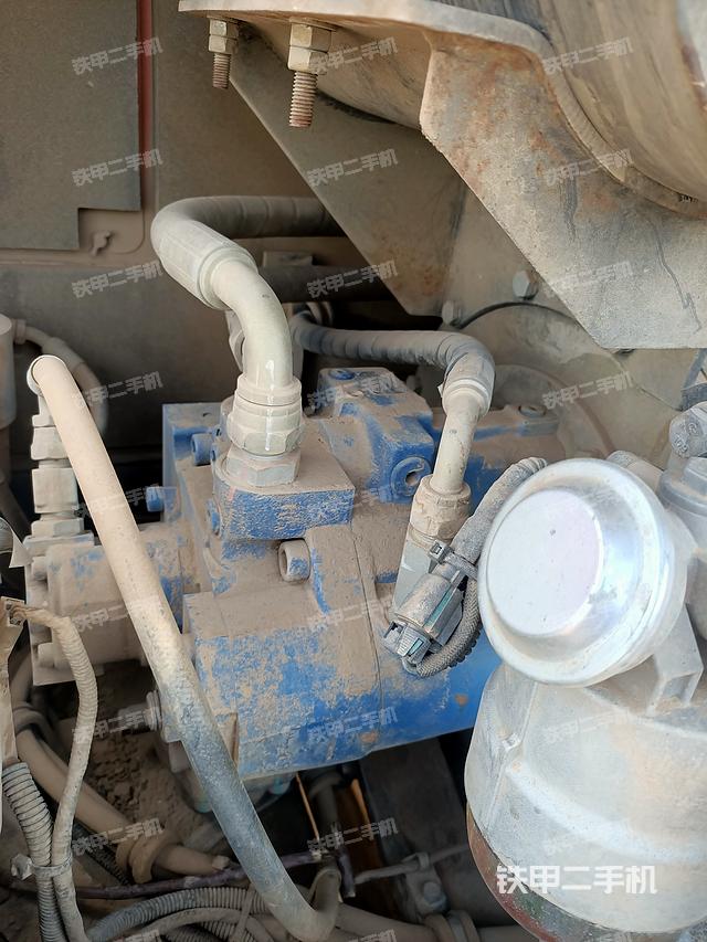 液壓泵艙室正面整體（整機(jī)外觀）