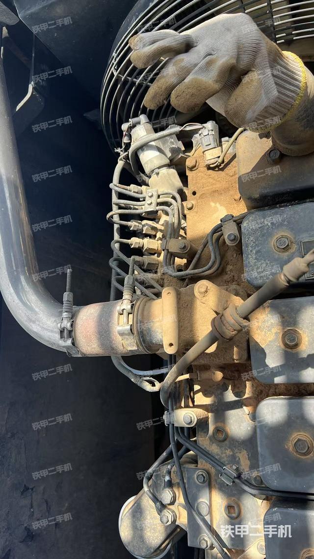 氣門(mén)室蓋螺絲特寫(xiě)（上車(chē)部件）