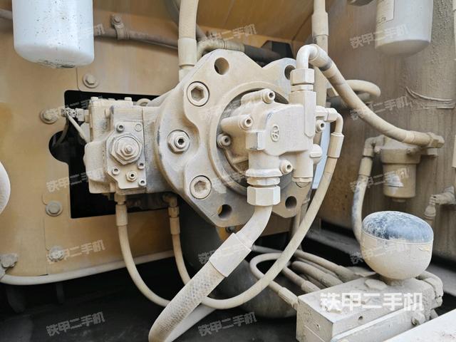 液壓泵斜45?右(大件艙室) 液壓泵斜45?右(大件艙室)