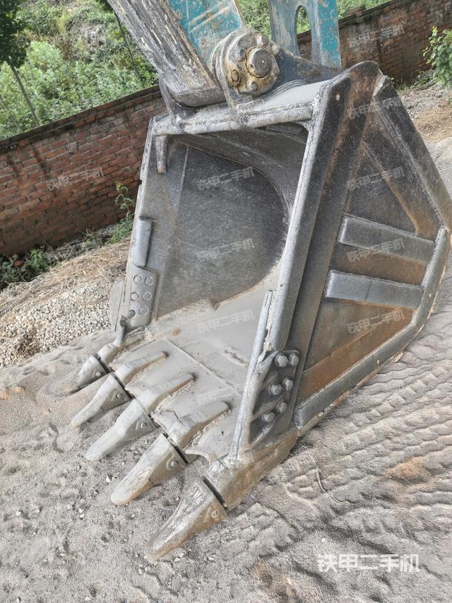 鏟斗右后整體（工作和回轉(zhuǎn)裝置）