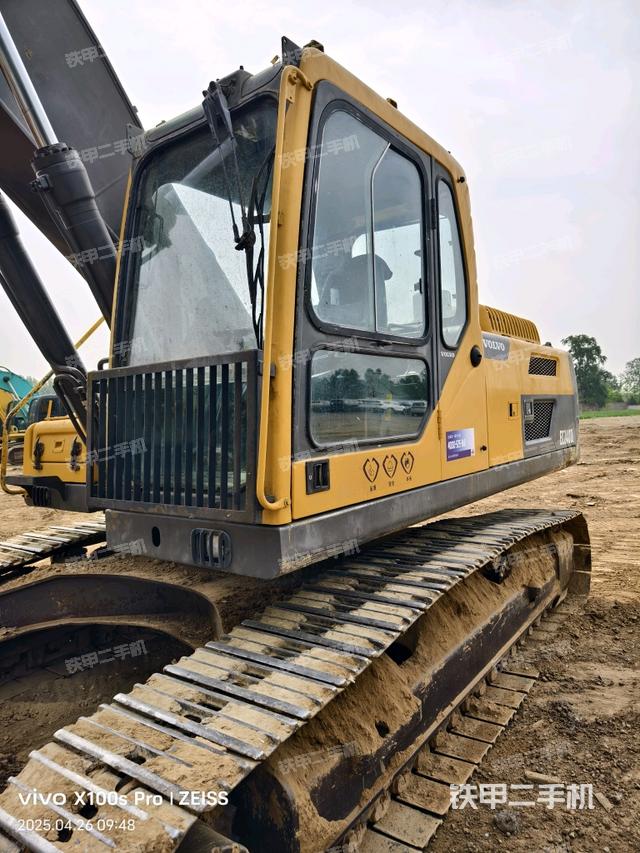 駕駛室整體（整機外觀）