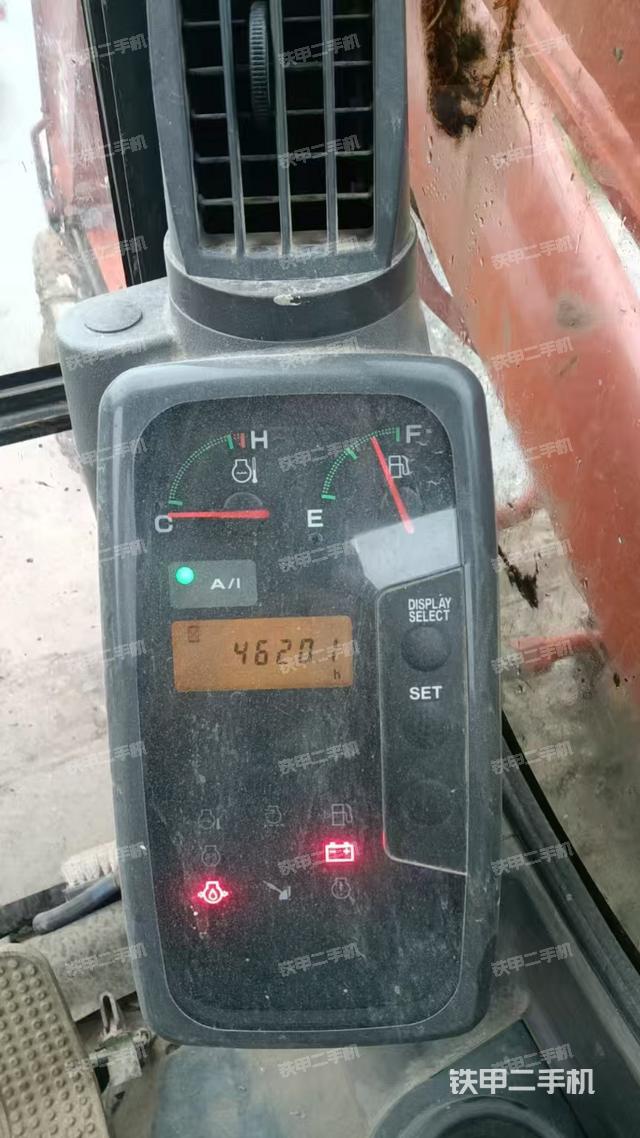 駕駛室整體(整機(jī)外觀) 駕駛室整體(整機(jī)外觀)
