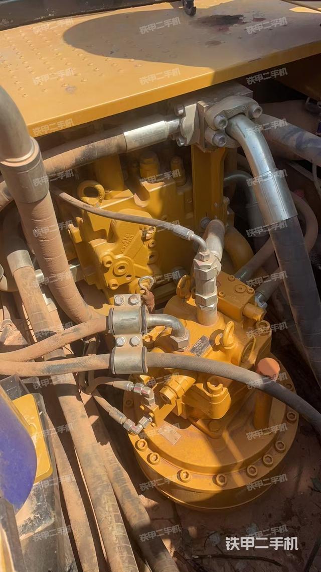 回轉馬達和主控閥（整機外觀）