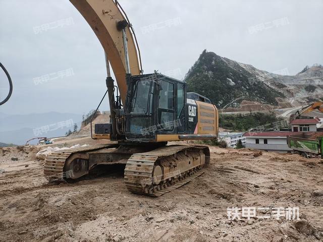 駕駛室整體(整機(jī)外觀) 駕駛室整體(整機(jī)外觀)