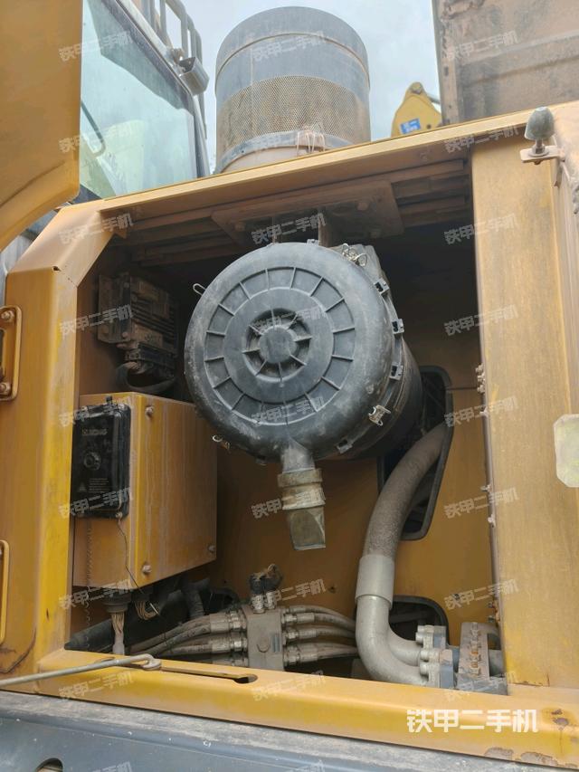 散熱器正面(大件艙室) 散熱器正面(大件艙室)