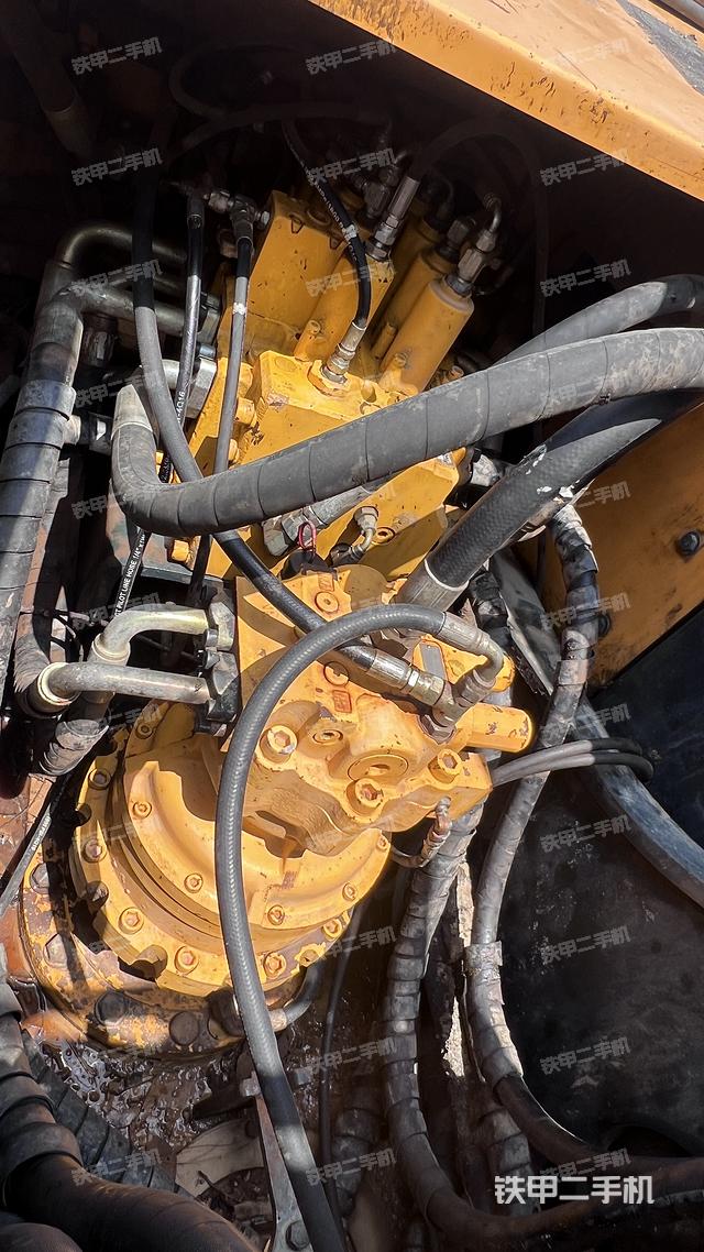 回转马达和主控阀（整机外观）