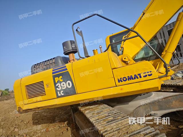 駕駛室整體(整機(jī)外觀) 駕駛室整體(整機(jī)外觀)