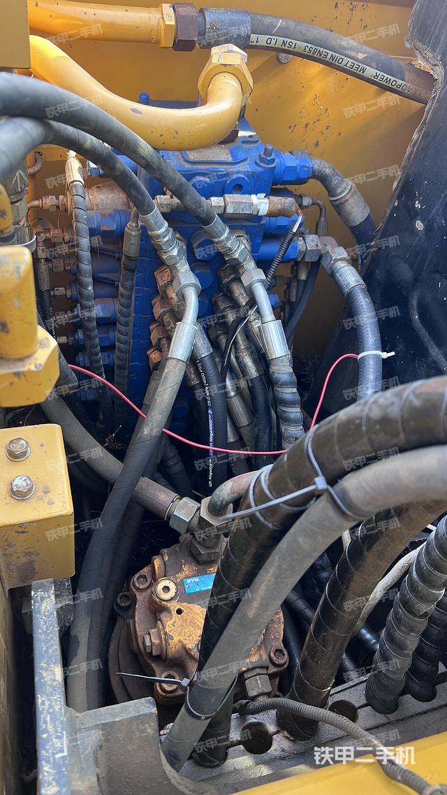 回轉(zhuǎn)馬達(dá)和主控閥（整機(jī)外觀）