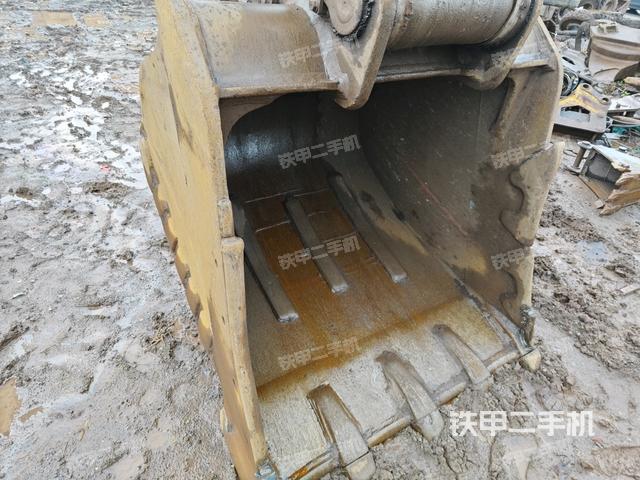 鏟斗右后整體（工作和回轉(zhuǎn)裝置）