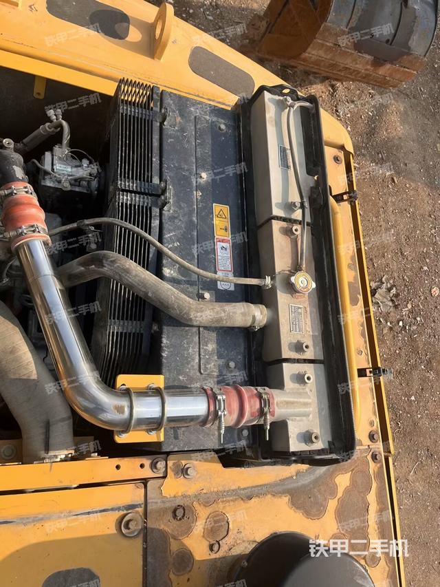 發(fā)動(dòng)機(jī)室（上車部件）