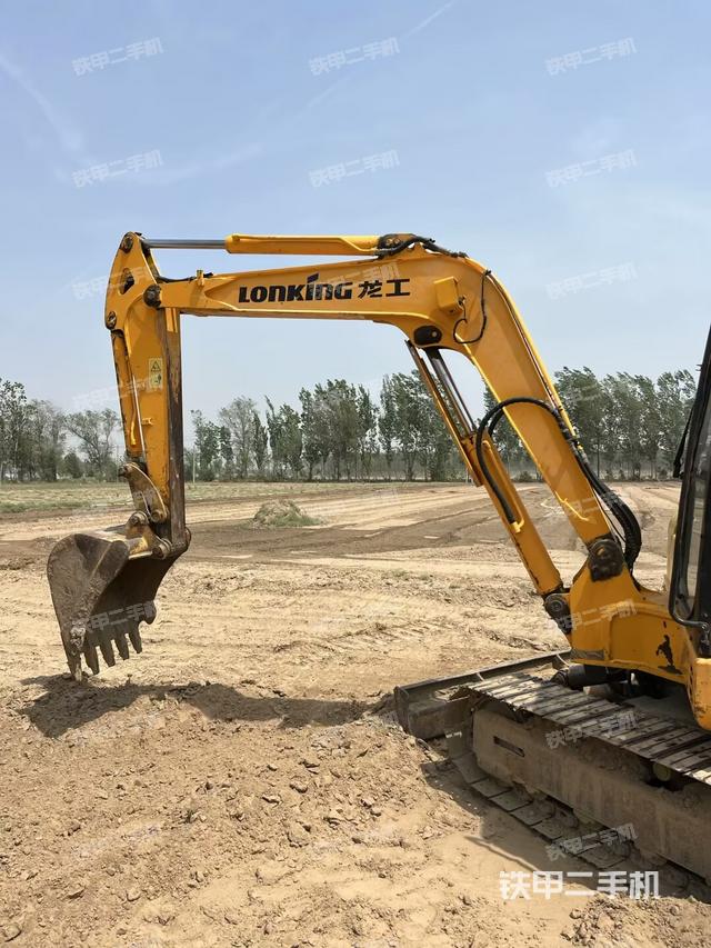 回轉(zhuǎn)馬達(dá)和主控閥(整機(jī)外觀) 回轉(zhuǎn)馬達(dá)和主控閥(整機(jī)外觀)