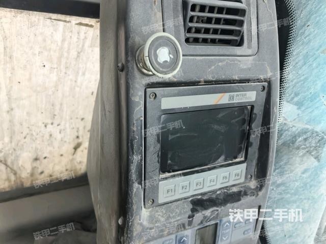 座椅右側(cè)控制臺(tái)/鑰匙門/油門/含右手柄（駕駛室部分）