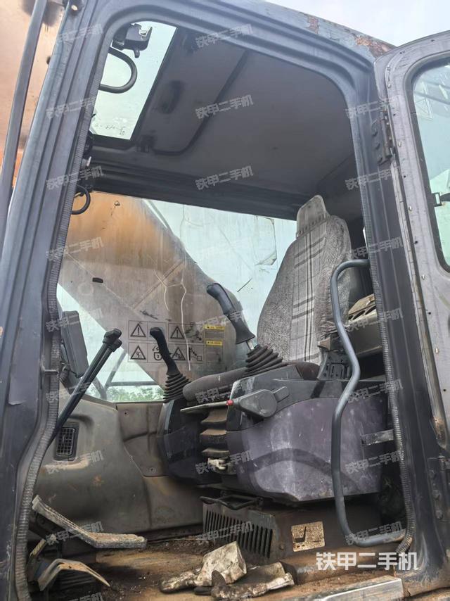 駕駛室整體（整機(jī)外觀）