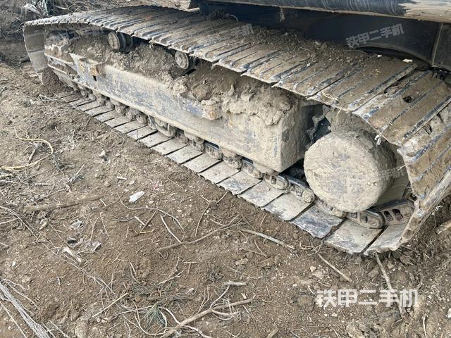 單側(cè)履帶整體(整機外觀) 單側(cè)履帶整體(整機外觀)