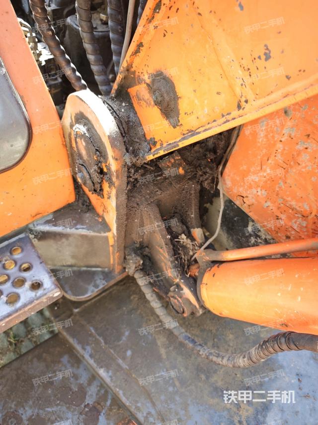 大臂根部?斜（工作和回轉(zhuǎn)裝置）