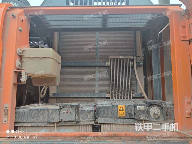 散熱器正面(大件艙室) 散熱器正面(大件艙室)